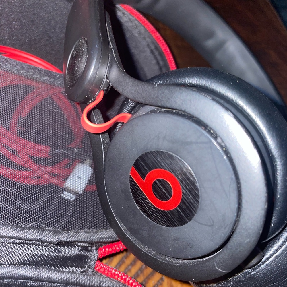Beats wired headphones with protective travel case